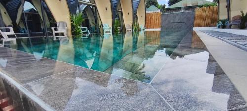 Lokal Hotels Dauin