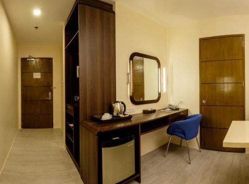 One Central Hotel & Suites