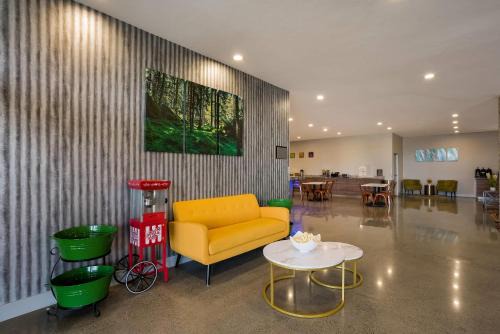 Riverfront Hotel Surestay 